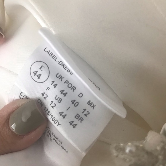 Wedding dress - Picture 5 of 10